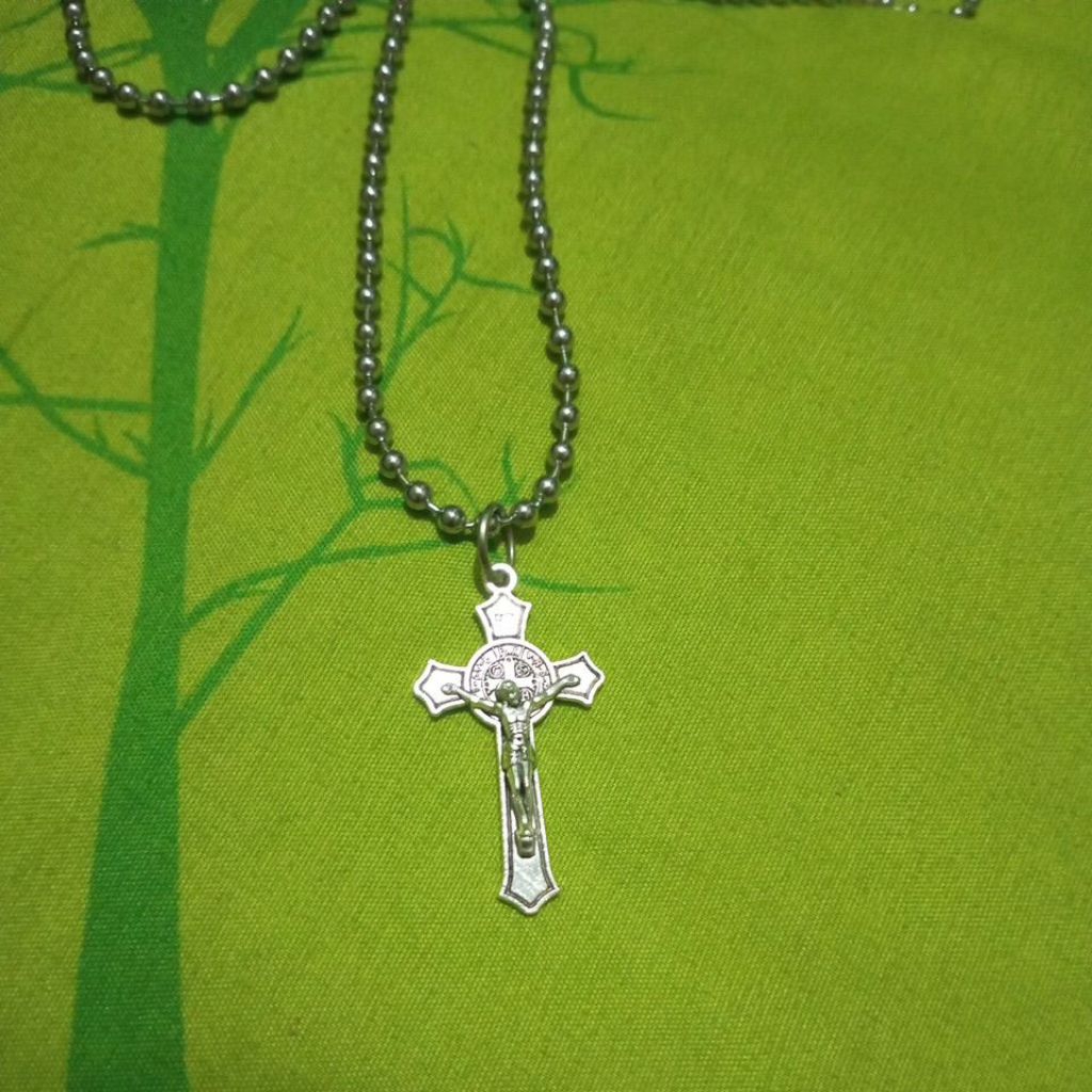 kalung salib rantai salib korpus benediktus