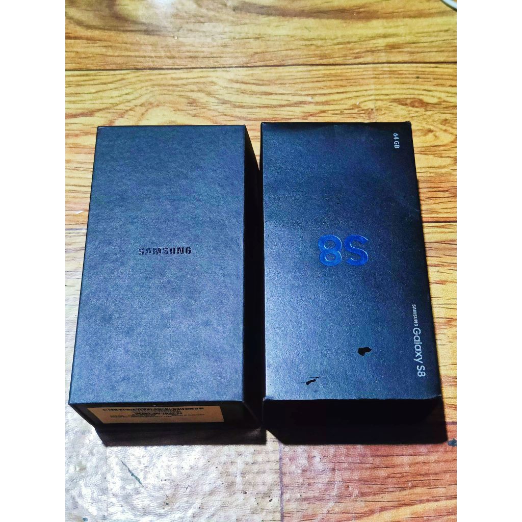 

KARDUS DUS BOX HP KONDISI SESUAI DI FOTO SAMSUNG S8 ORIGINAL COPOTAN