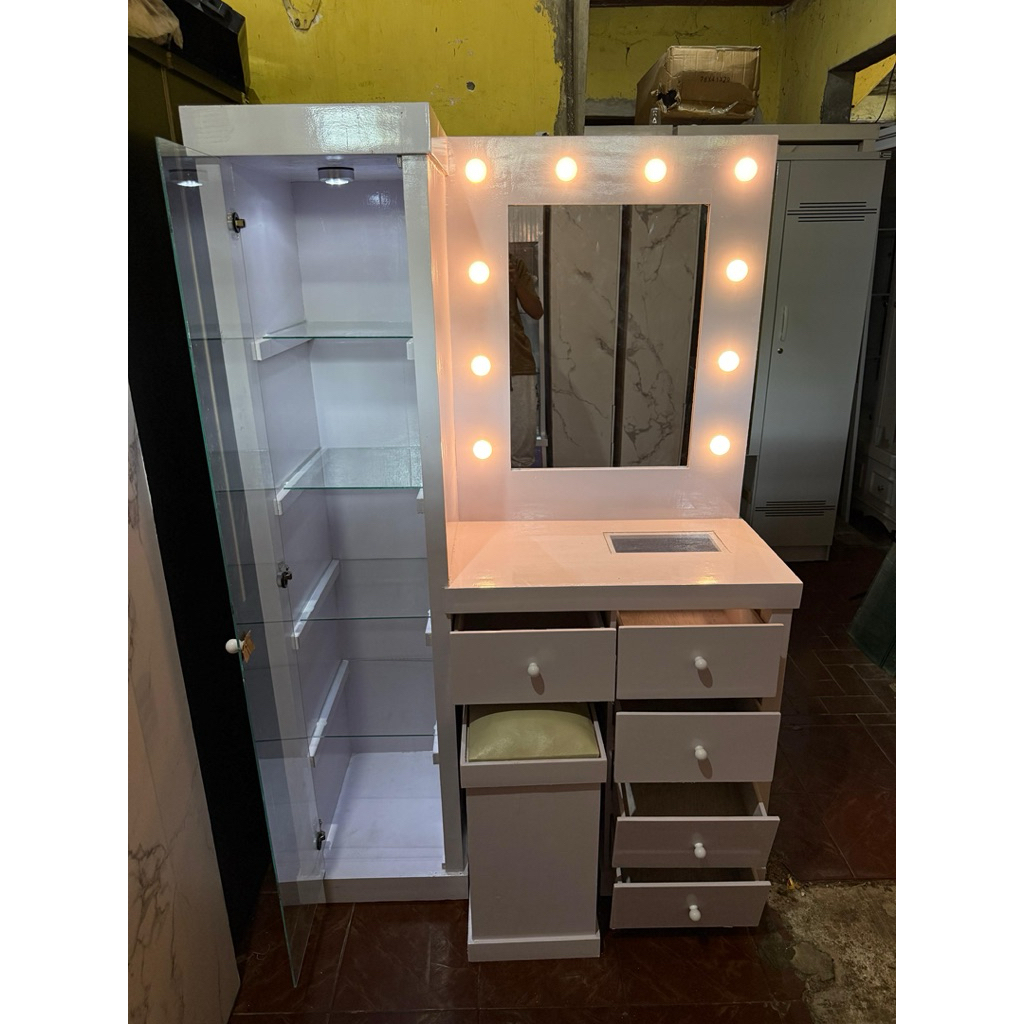 Meja Rias + tempat tas / Meja rias + lemari kaca untuk tas