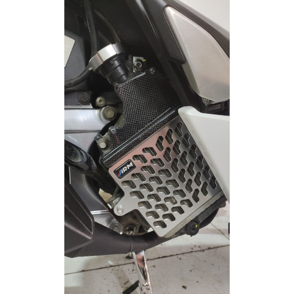 cover leheran ladiator Vario 160 bahan karbon kevlar