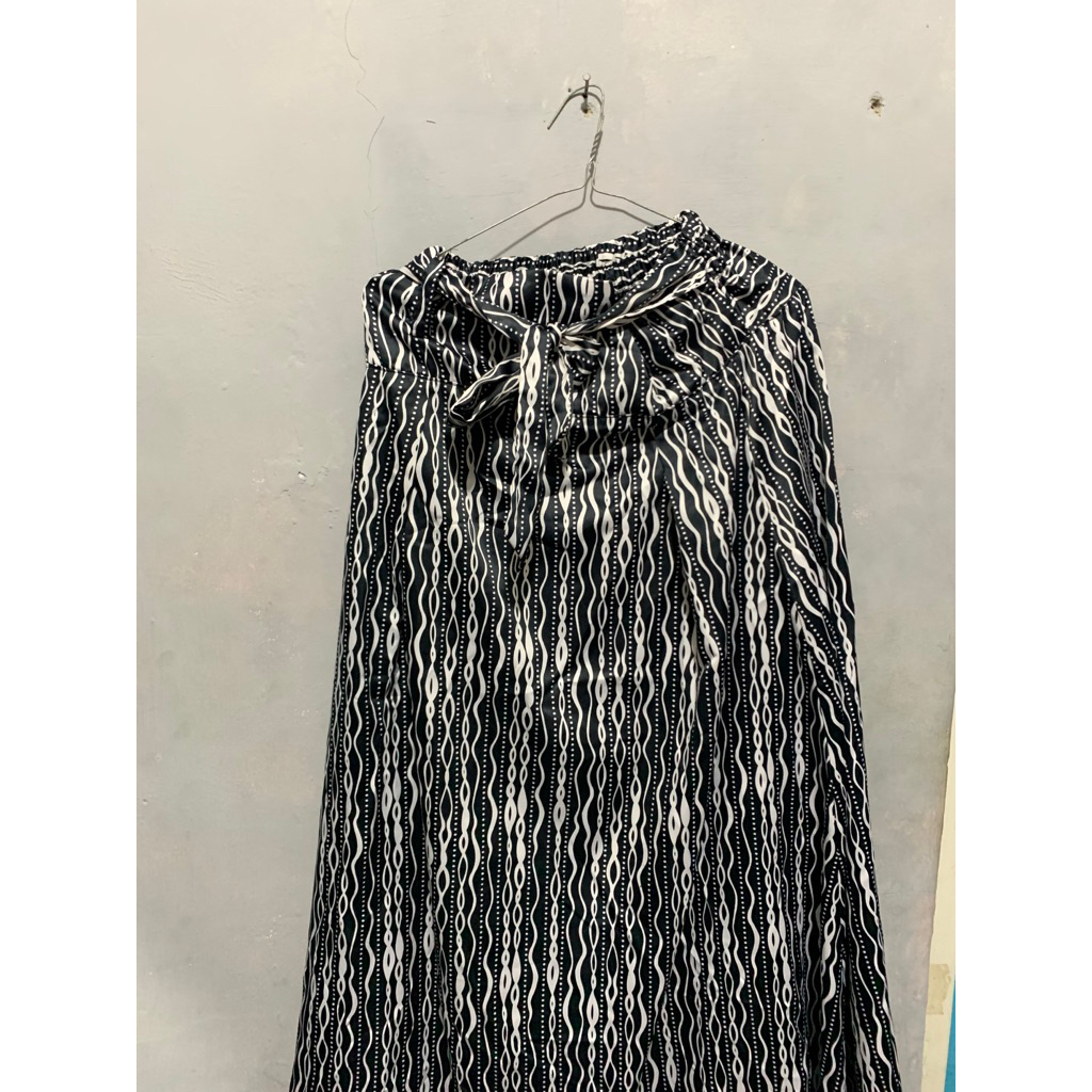 PRELOVED TERMURAH - Rok panjang motif garis-garis hitam putih zebra wanita lucu elegan cantik