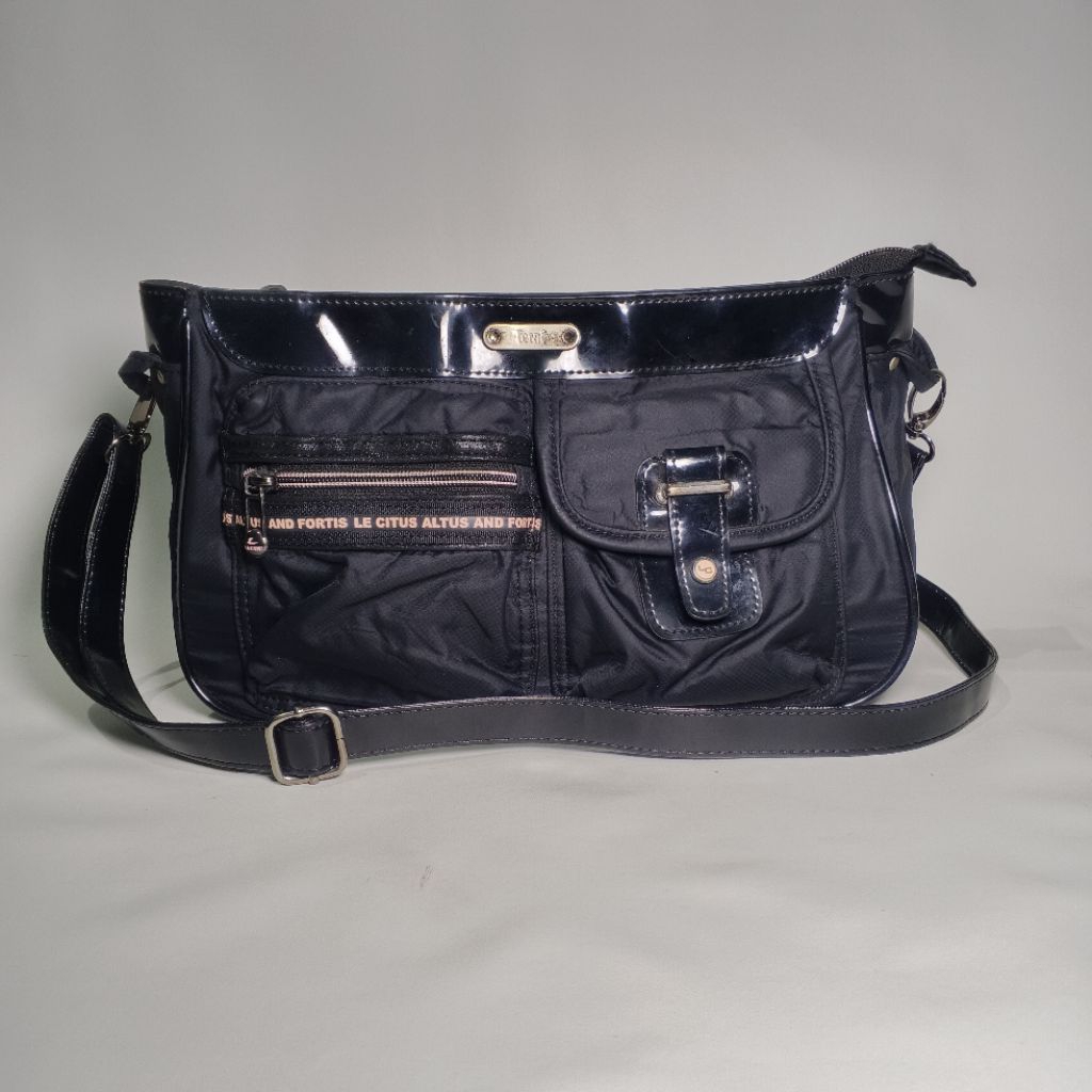 Lecaf Nylon Sling Bag Tas Selempang Wanita