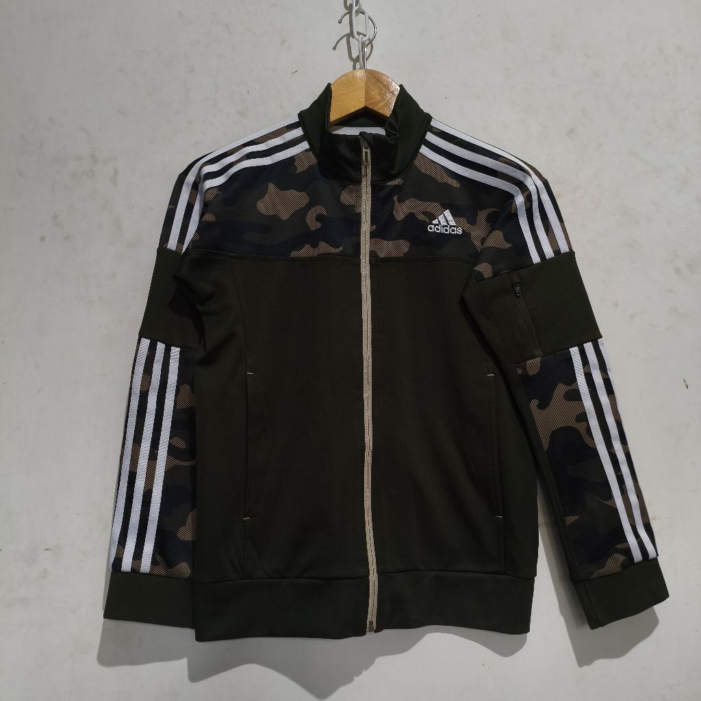 tracktop adidas camo