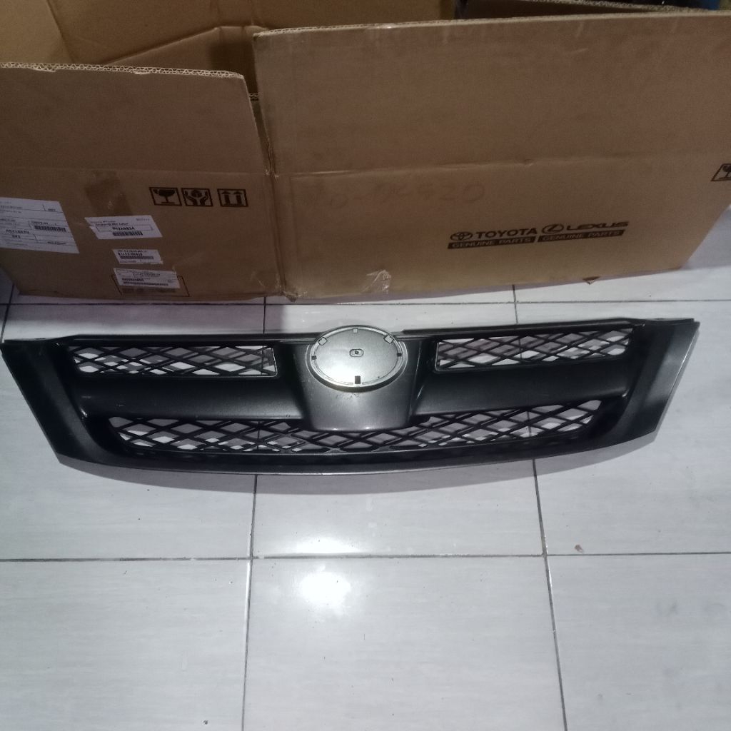 Grill toyota kijang Innova 2005-2008 Original