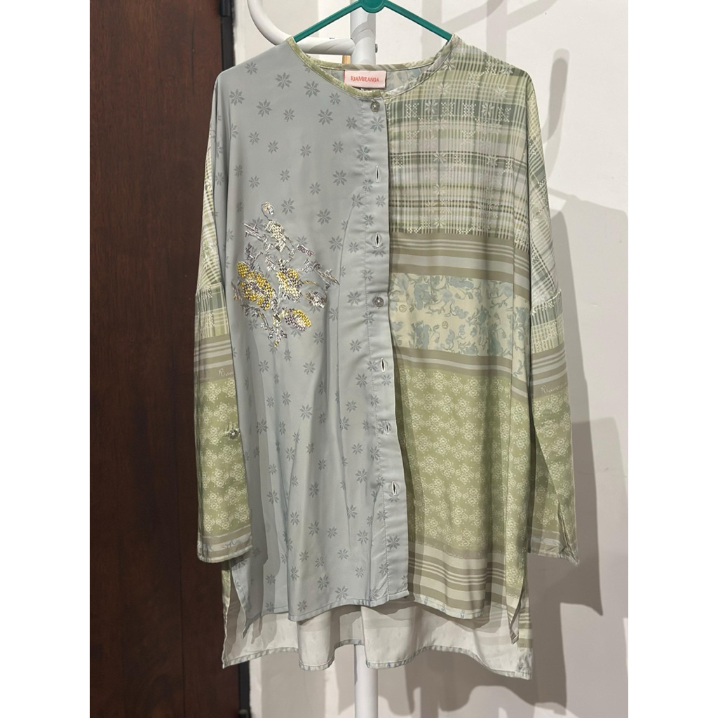 Preloved Blouse Ria Miranda