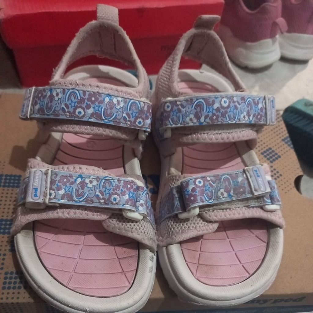 SENDAL ANAK PEREMPUAN HOMYPED LISA SIZE 30 PRELOVED