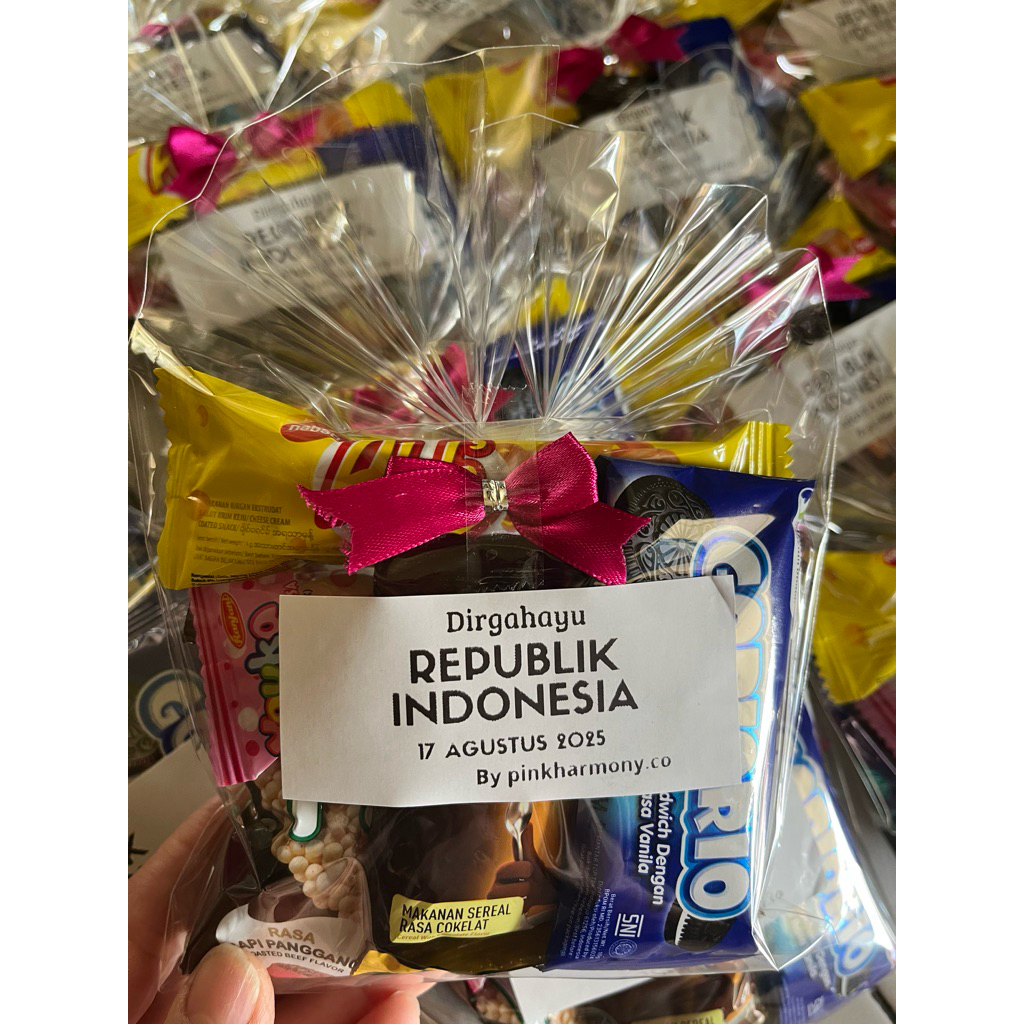 

mini gift/ hampers mini /snack gift /snack ultah /snack Idul fitri snack murah /snack wisuda / snack 17 Agustusan