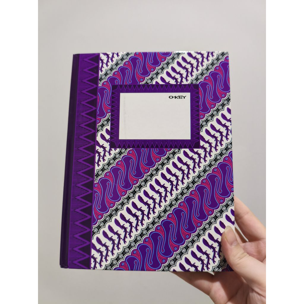 

Buku kwarto OKEY 200 lembar motif batik p@rang warna ungu