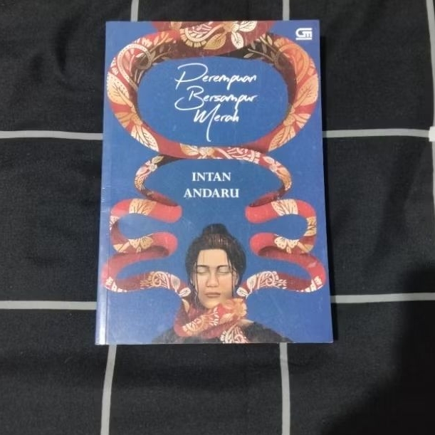 Novel Preloved Perempuan Bersampur Merah - Intan Andaru Original