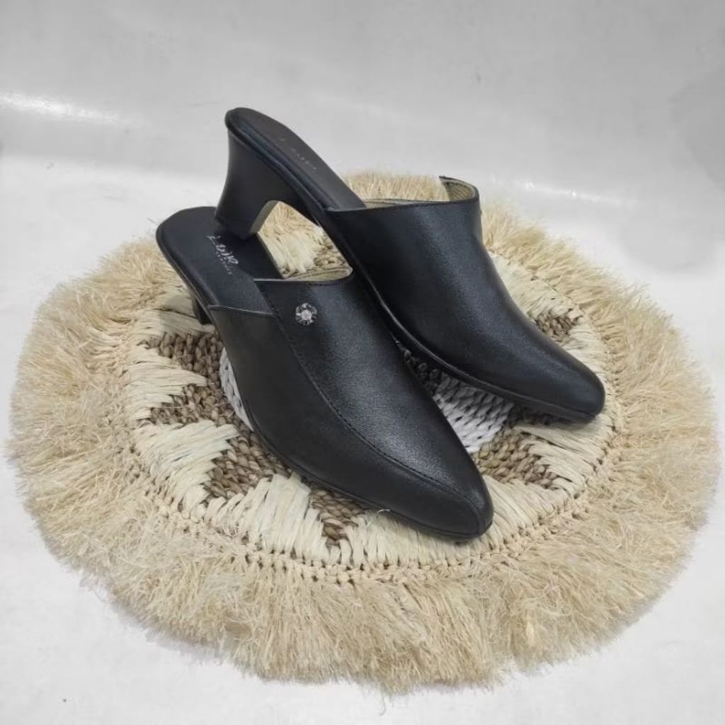 LEATHER SANDAL SHOP Bustong wanita Hak 5cm