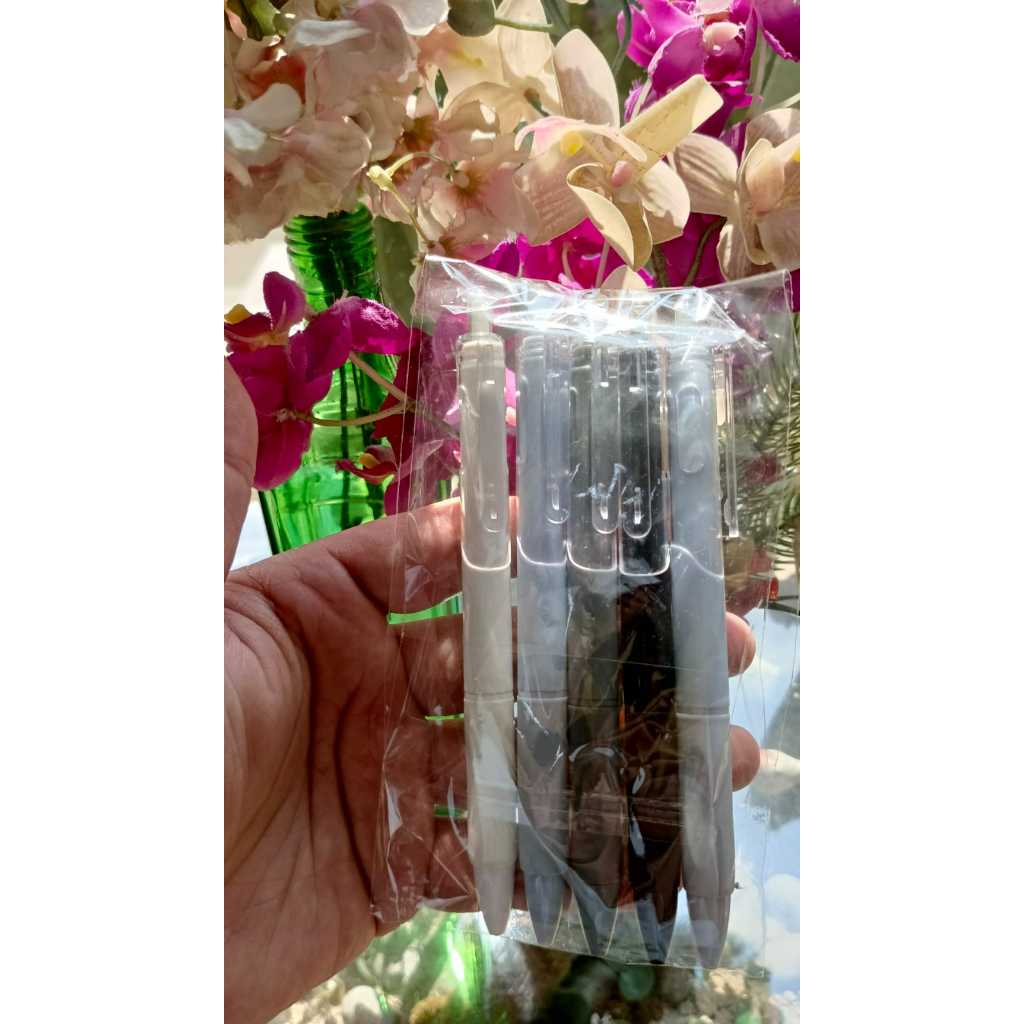 

Pulpen Gel click polos dengan warna yang strong dan tegas