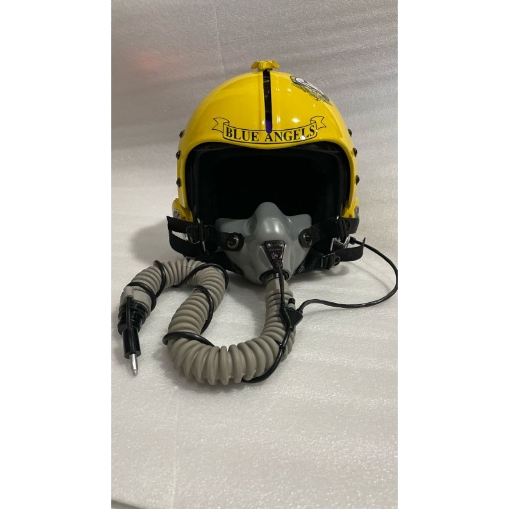 HELM PILOT HGU-33 DENGAN REPLIKA MASKER OKSIGEN ABU MBU-12
