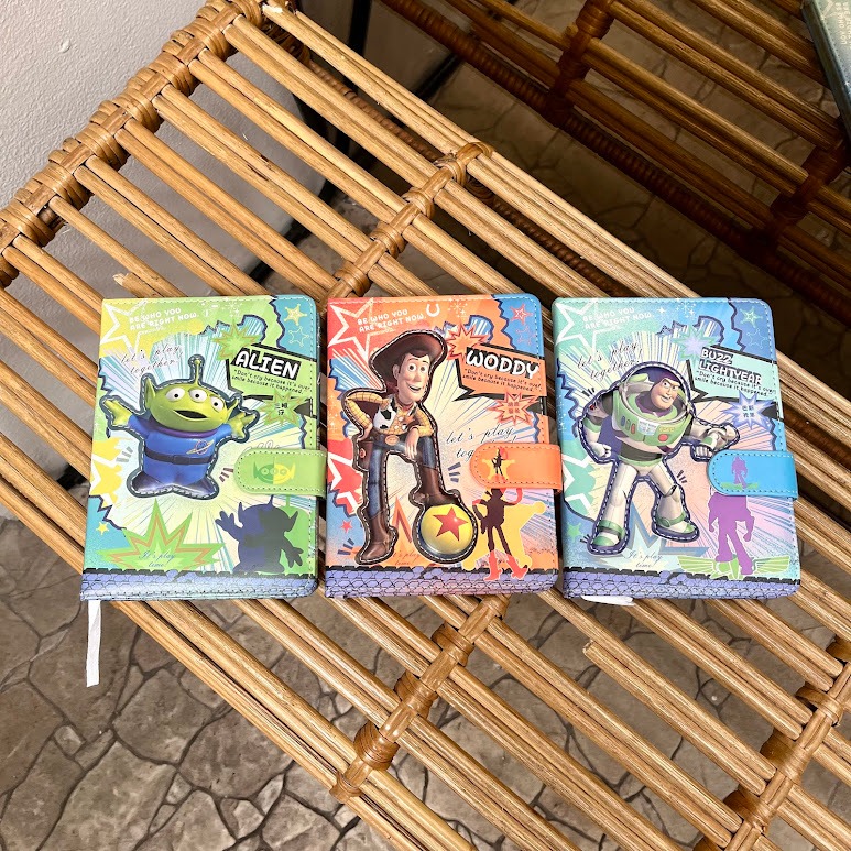 

Binder Notebook Lotso Alien Buz Woody Jessie Diary Buku Catatan Notebook Kancing Magnet Karakter Kartun Disney Pixar Lucu Unik Hadiah Gift