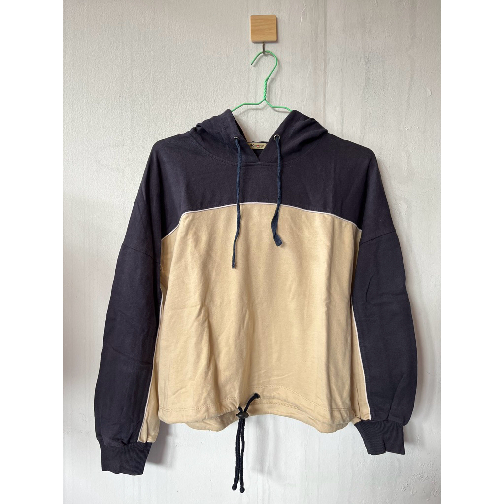 Preloved // Crop hoodie “ADA FASHION”