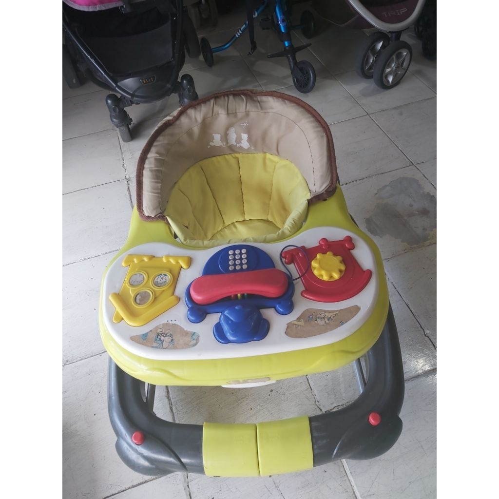BABYWALKER BABYDOES KUNING PRELOVED