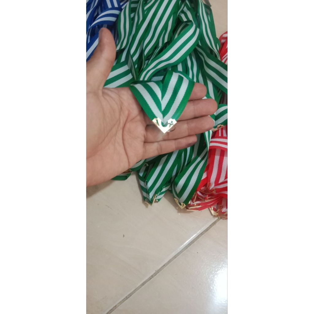 

tali medali, sudut siku + ring tinggal pakai