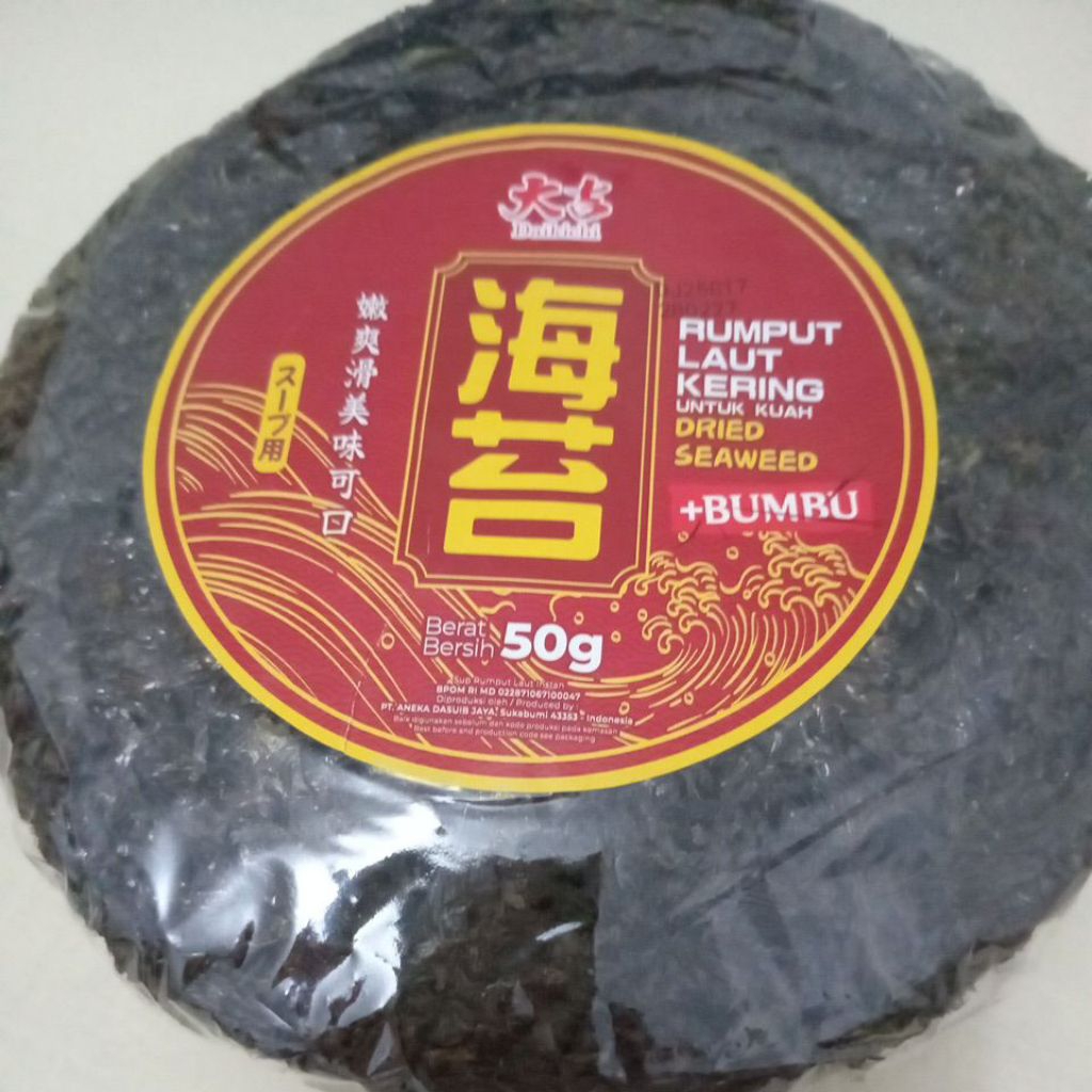 

Rumput Laut Kering Daikichi (Dried Seaweed) dengan berat bersih 50g dan dilengkapi dengan bumbu.
