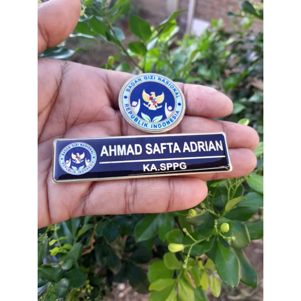

Nama dada dan Pin Logo BGN Sepaket
