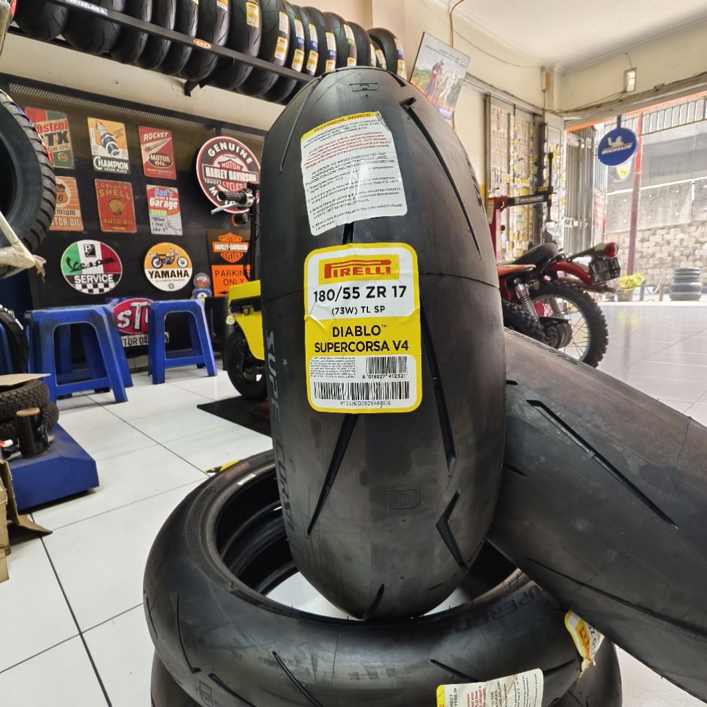 Pirelli Diablo Supercorsa V4 SP 180/55.17 Rear. ban Zx25 Z800 Ducati Yamaha R6