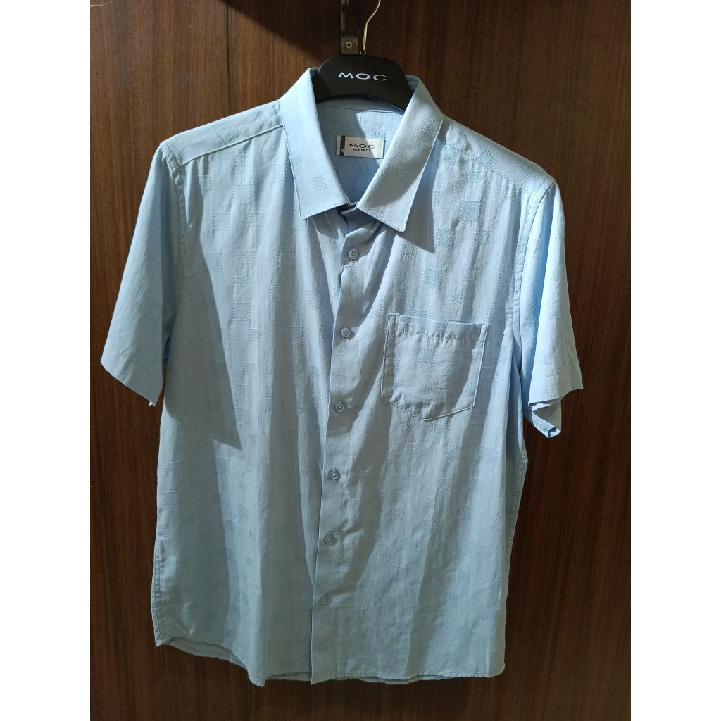 kemeja lengan pendek moc