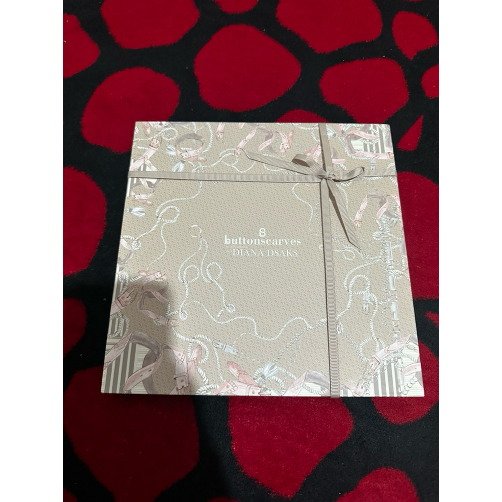 Preloved Buttonscarves chain x dssaks