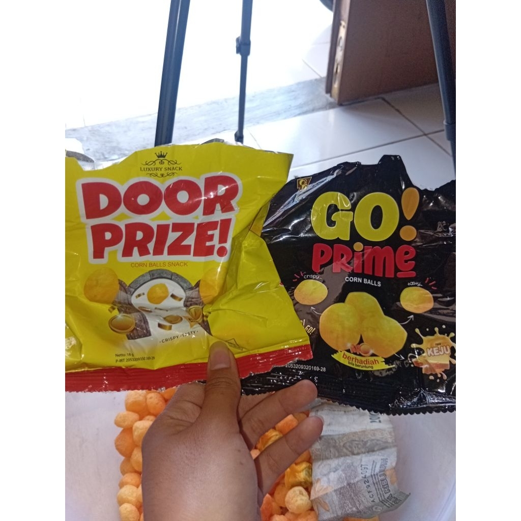 

CIKI VIRAL BERHADIAH UANG TUNAI