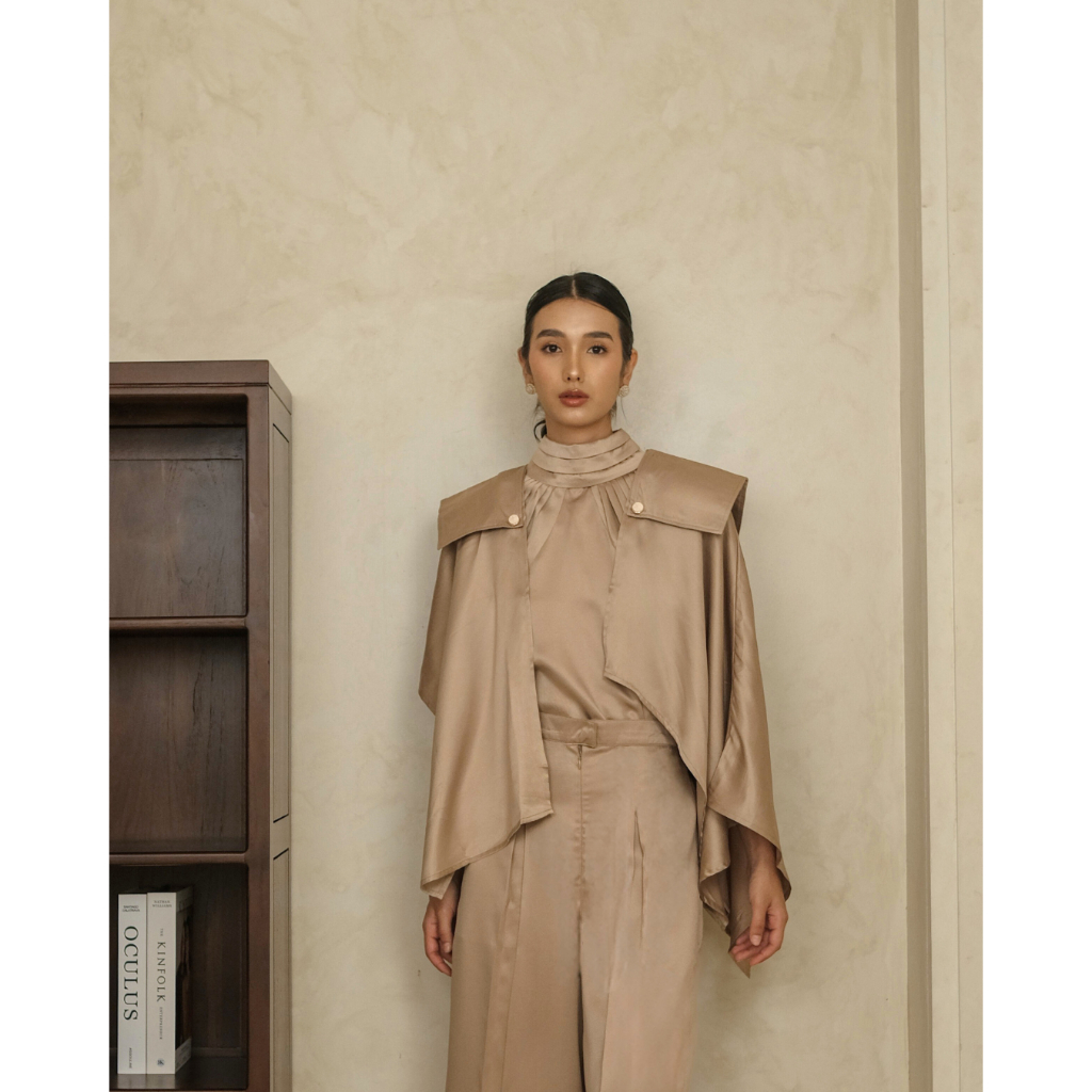 Frances.RTW - Louvre. Outer