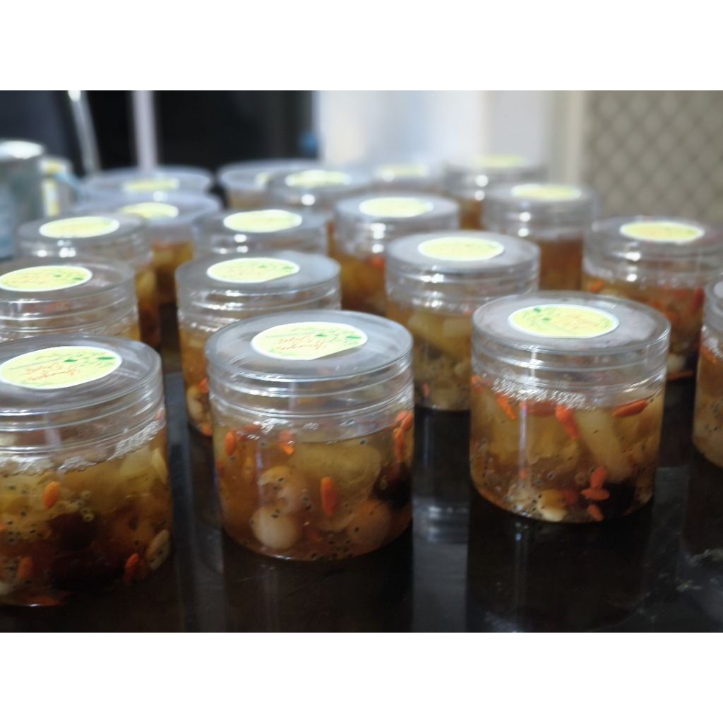 

Peach Gum Dessert Siap makan isi lengkap Pre order minimal H-2 dan hanya berlaku di Surabaya