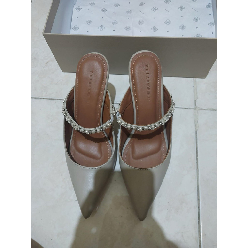 sepatu VAIA second
