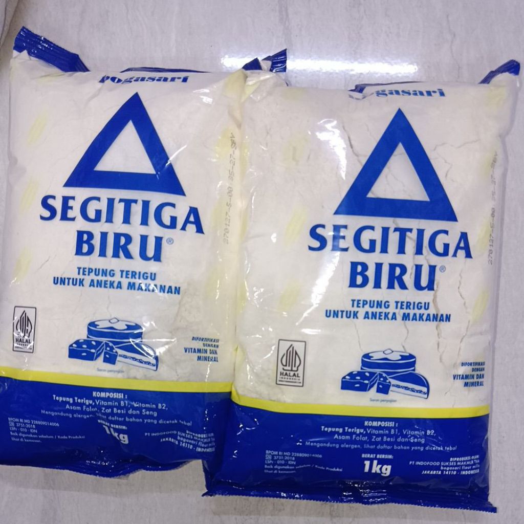 

TEPUNG TERIGU SEGITIGA BIRU KEMASAN 1 KG