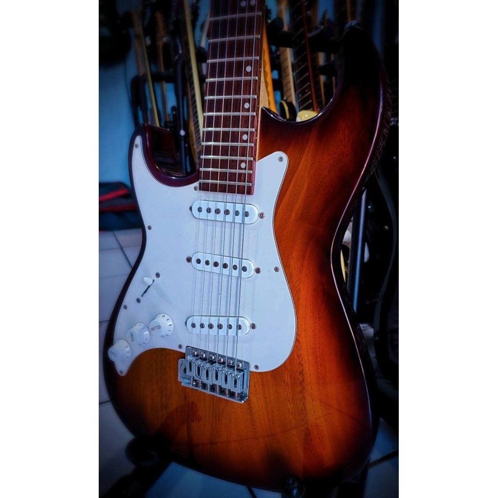 Gitqar elktrik lefty/kidal SAMICK Greg Bennett MALIBU lefty original made in indonesia sudah seting 