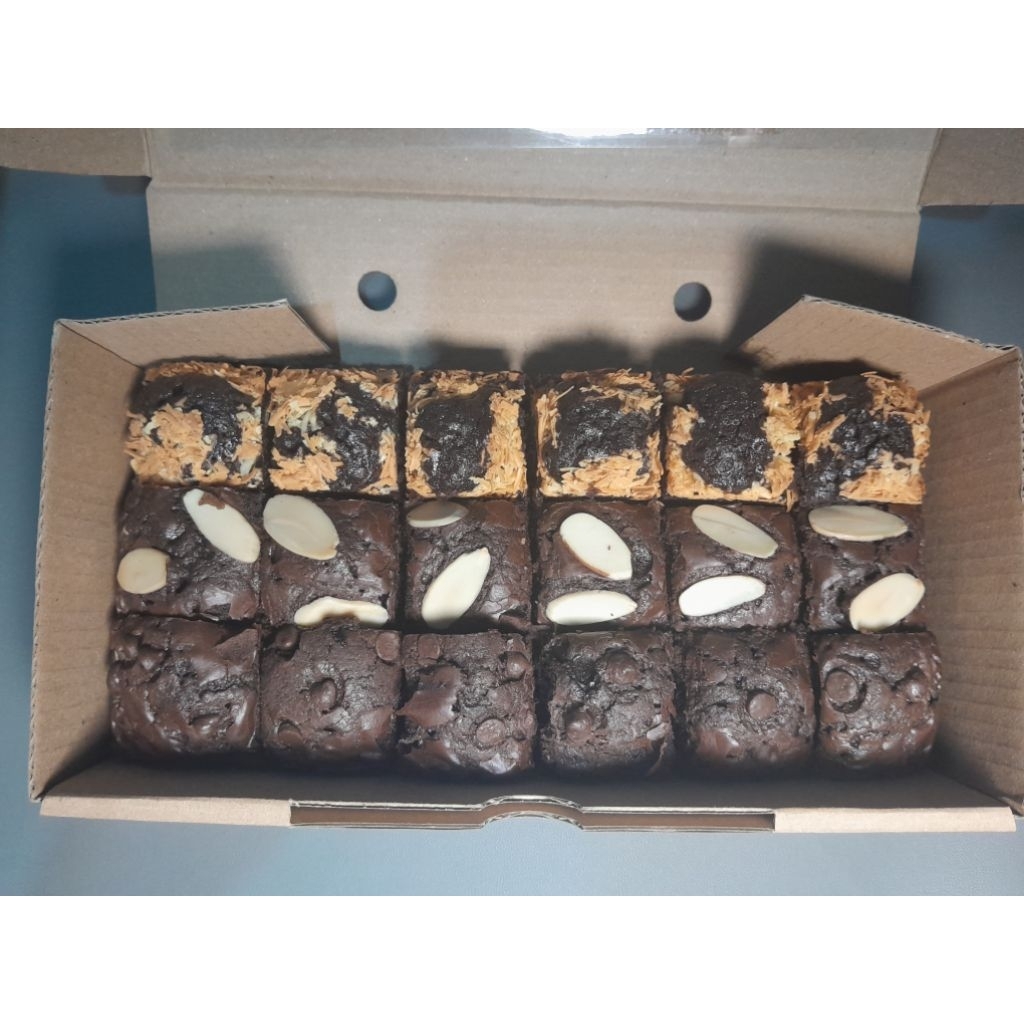 

Fudgy Brownies by Viona Brownies