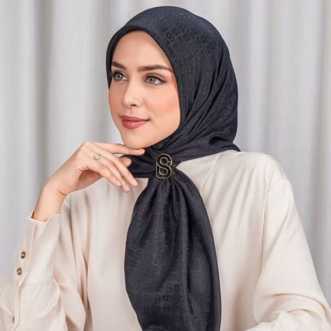Everyday Tapis Embossed Meteorite Buttonscarves