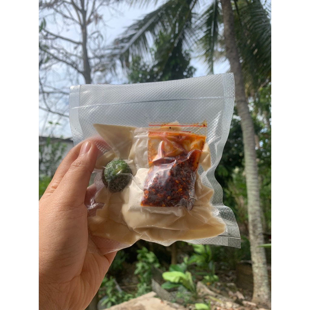 

pangsit ayam chilli oil