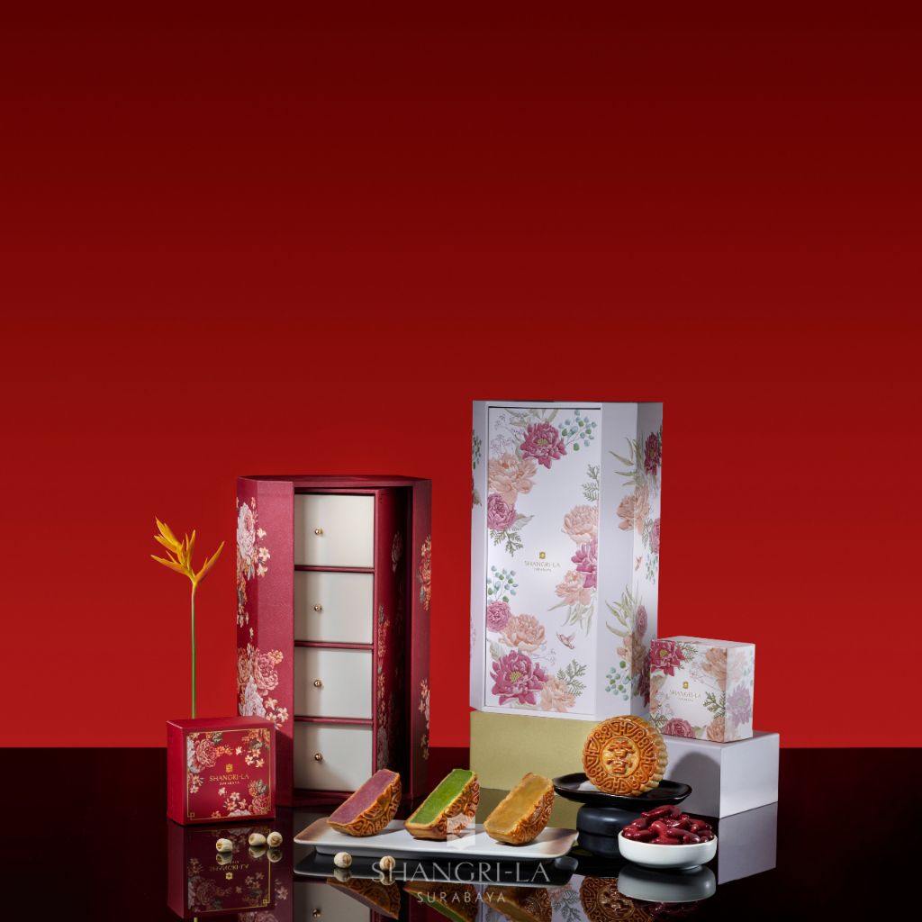 

Mooncake Premium Collection by Shangri-La Surabaya