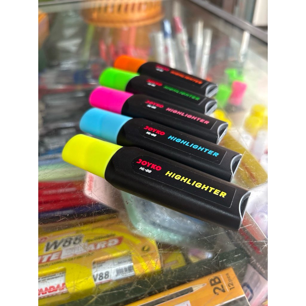 

Stabilo Warna JOYKO – Highlighter Cerah, Tinta Tebal & Tidak Tembus, Cocok untuk Belajar