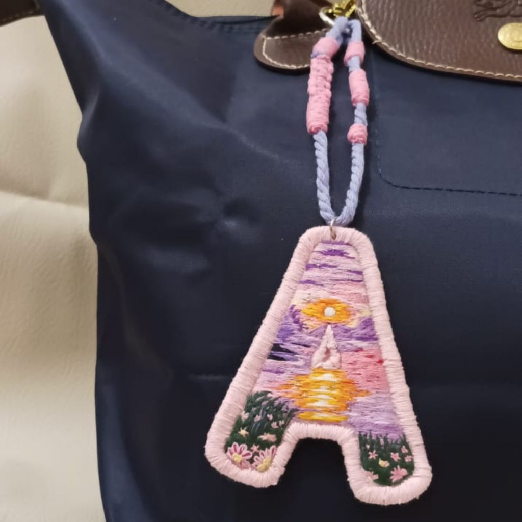 GANTUNGAN KUNCI,GANTUNGAN TAS,GANTUNGAN BORDIR CUSTOM,BAG CHARM,KEYCHAIN CUSTOM BORDIR,HAND EMBROIDE