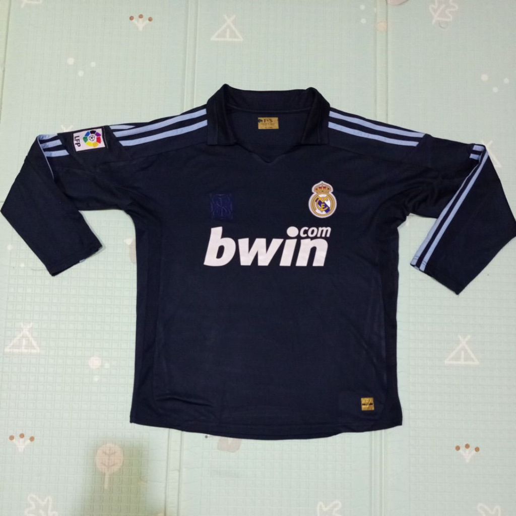 Jersey Bola Retro Real Madrid / Ozil Away 2009/2010