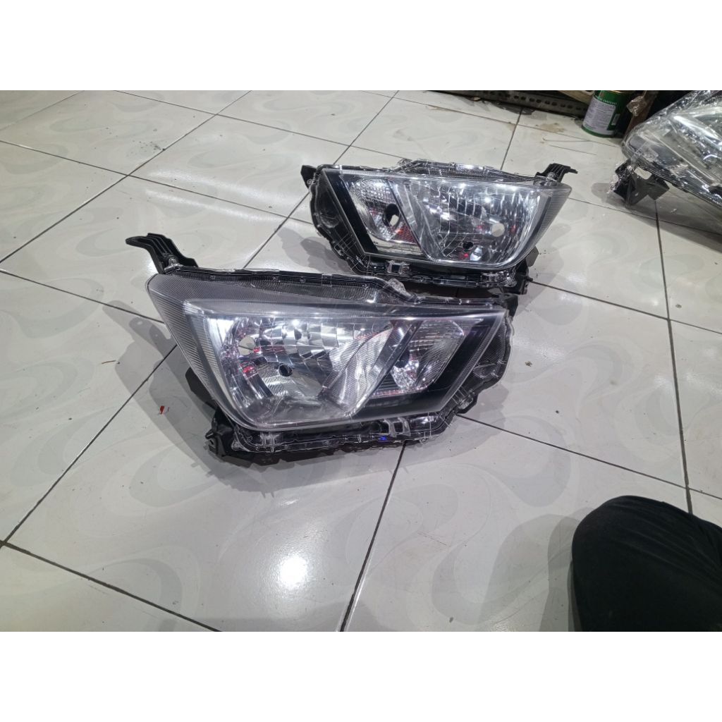 headlamp Ayla 2023/2024/2025  original. lampu depan Ayla  2023-2024 original H4