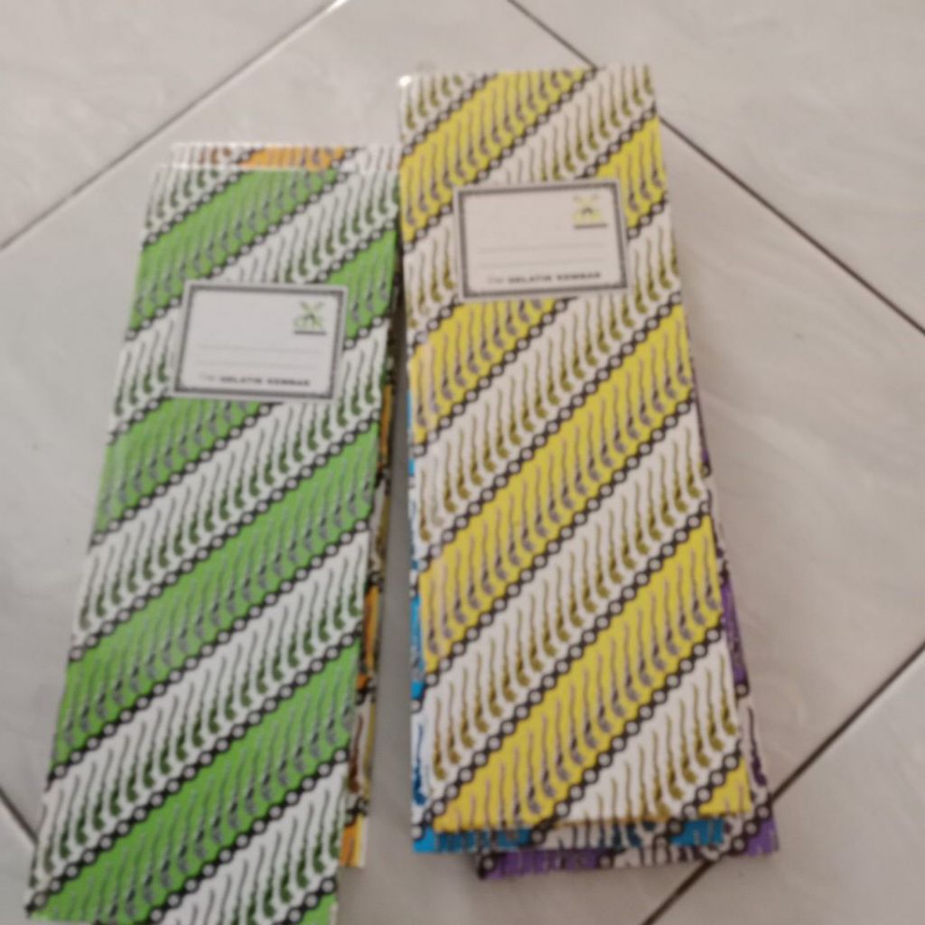 

cuci gudang PC11 BUKU KWARTO PANJANG ISI 100 satu paket berisi lima buku