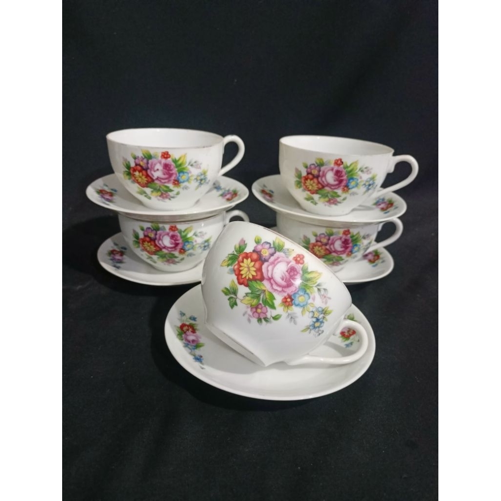 Cangkir Teh Lawas Bulat motif Bunga