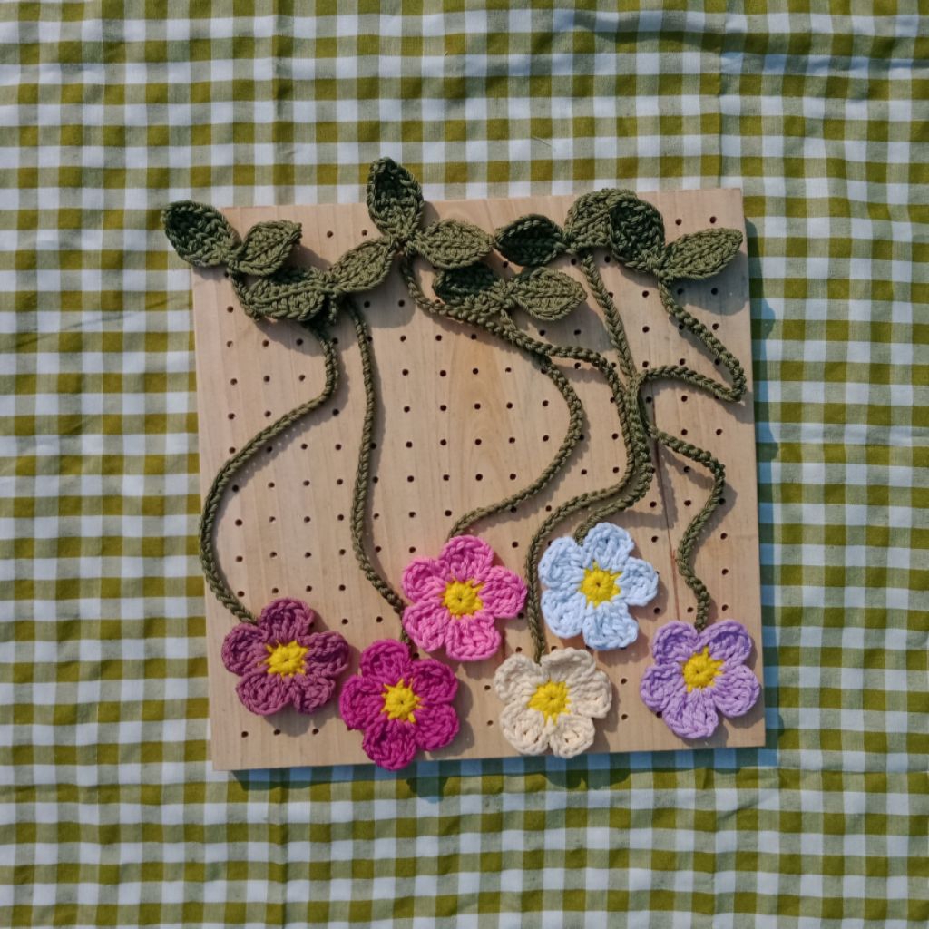 

Bookmark Aesthethic Pembatas Buku Cantik Penanda Buku Unik Souvenir Rajut