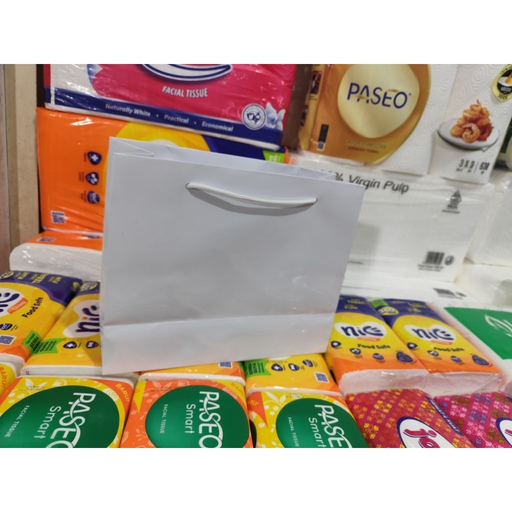 

paper bag buku putih landscape bahan tebal isi 12 pcs