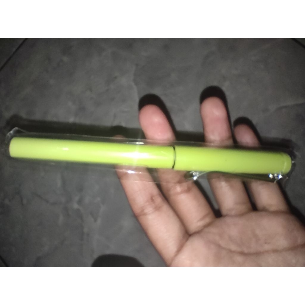 

Pensil abadi Hijau muda