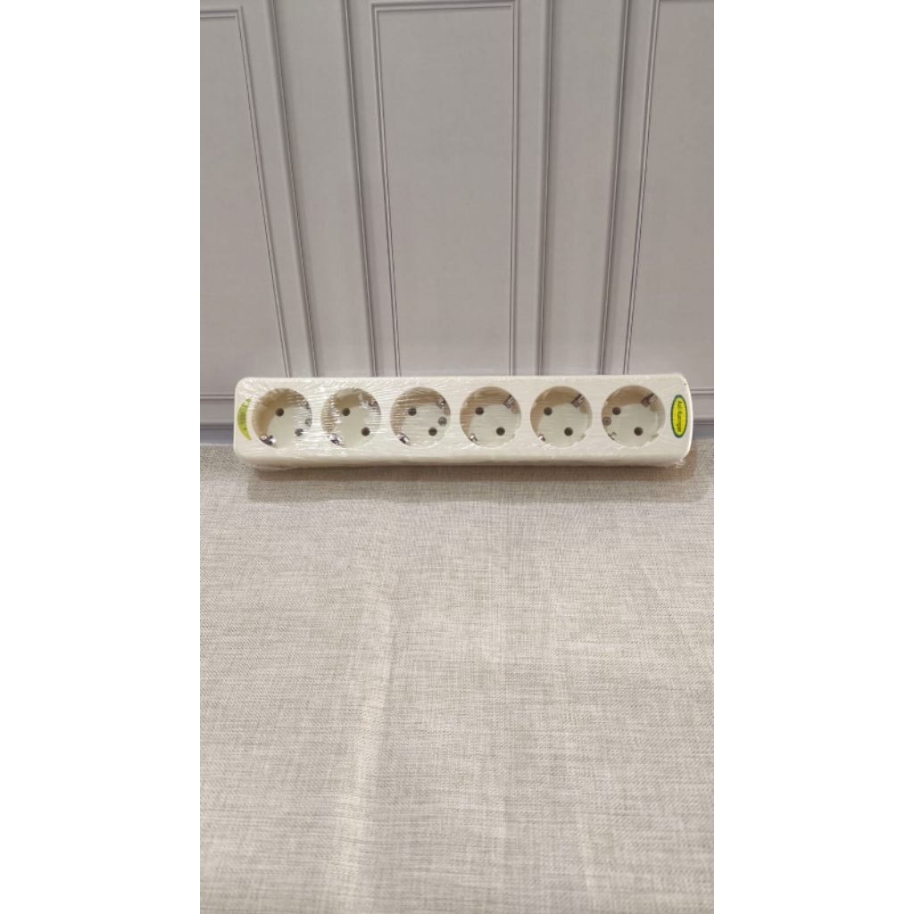 Stop Kontak 6 Lubang Kuningan