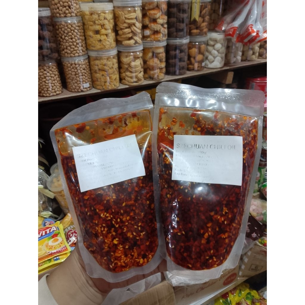 

chili oil 300gr full bumbu dan cabe