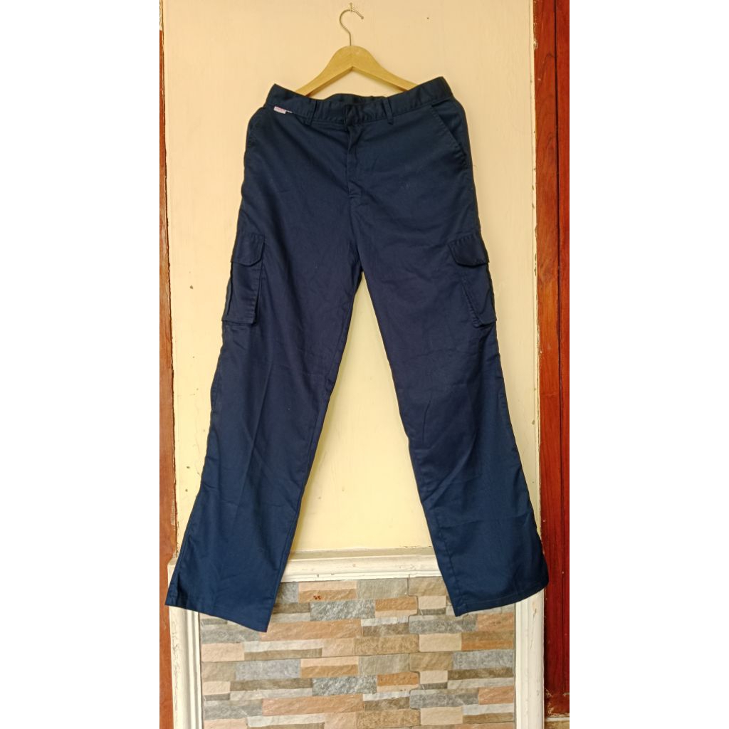 Preloved Celana Navy biru Dongker  saku 6 utk SMP SMA dan umum