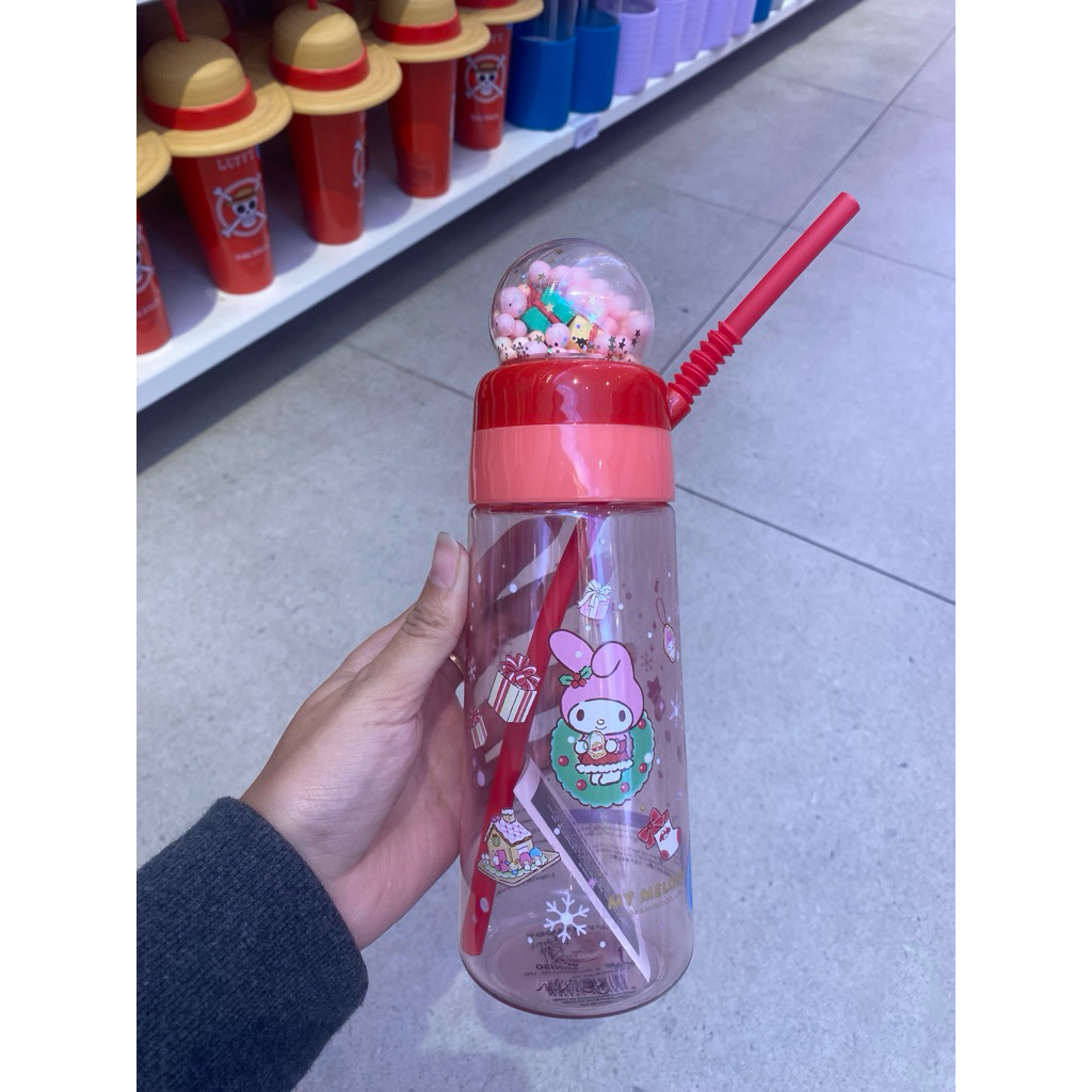 Miniso x Sanrio Characters - Christmas Collection Plastic Bottle With Straw And Crystal Ball 530ml (