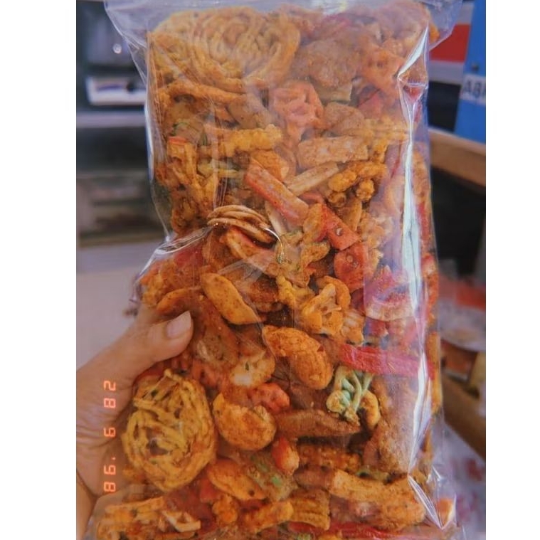 

Kerupuk Seblak Campur Sagala Aya pedas gurih daun jeruk - Cemilan-kerupuk