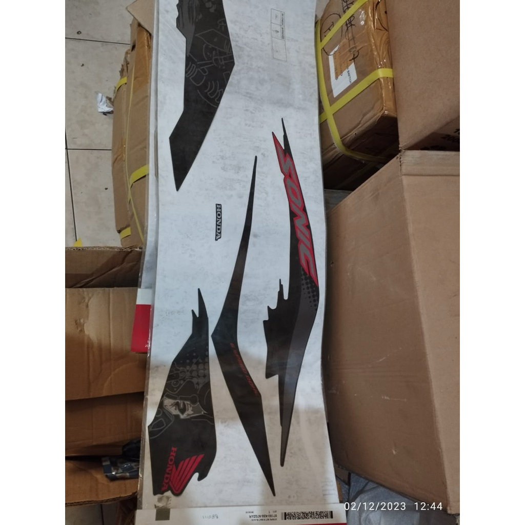 871X0-K56-N70ZAR AHM Stripe Set R Stiker Striping Body Kanan Sonic 150R K56 Aggreso Matte Black Hita